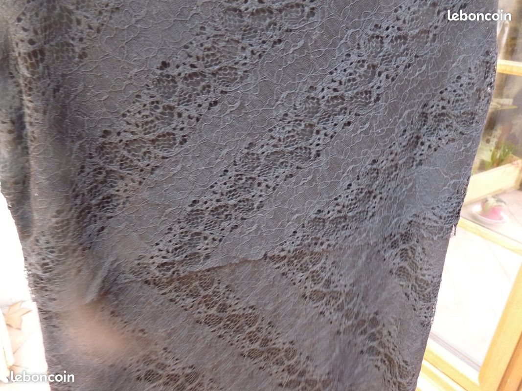 Robe noire en dentelle (image 3)