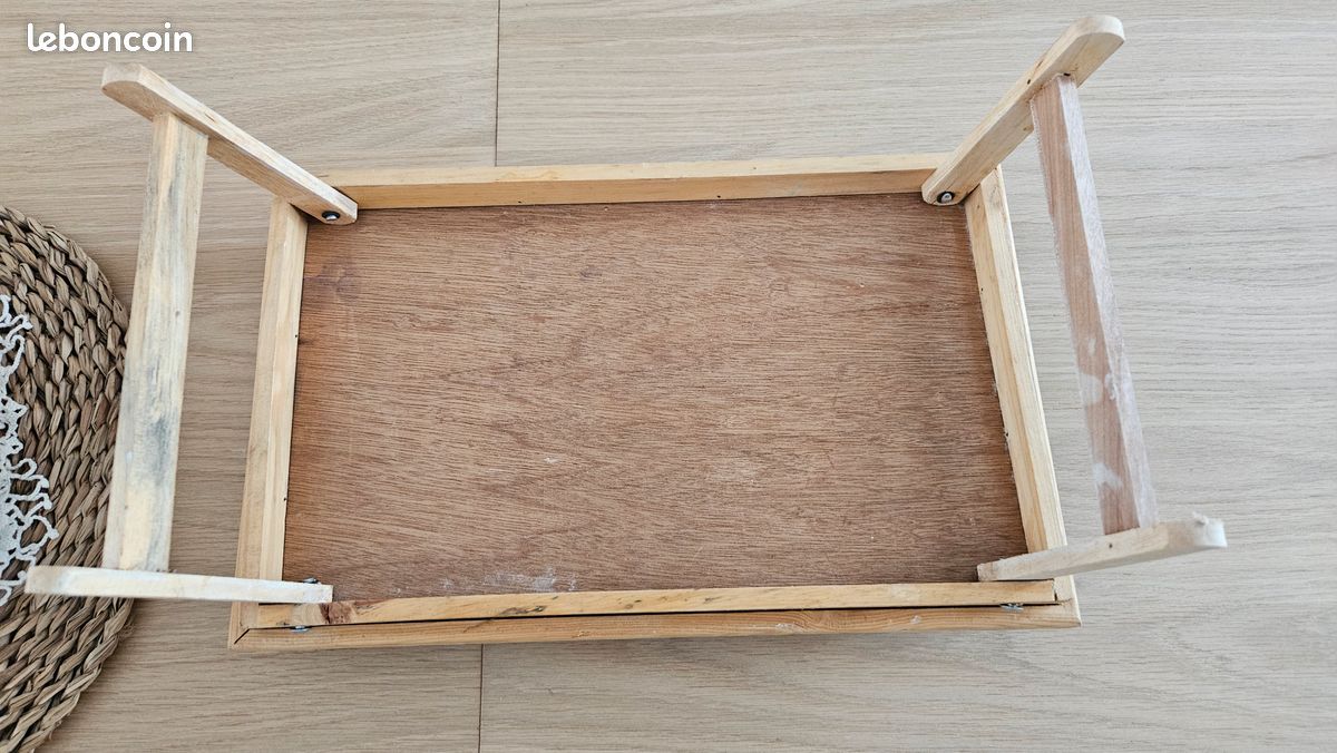 Plateau en bois sur pieds (image 2)