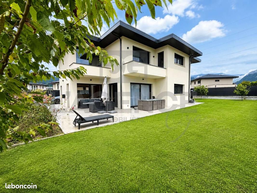 Maison 7 pièces 180 m² · à Thyez · 180 m² · 615 000 €