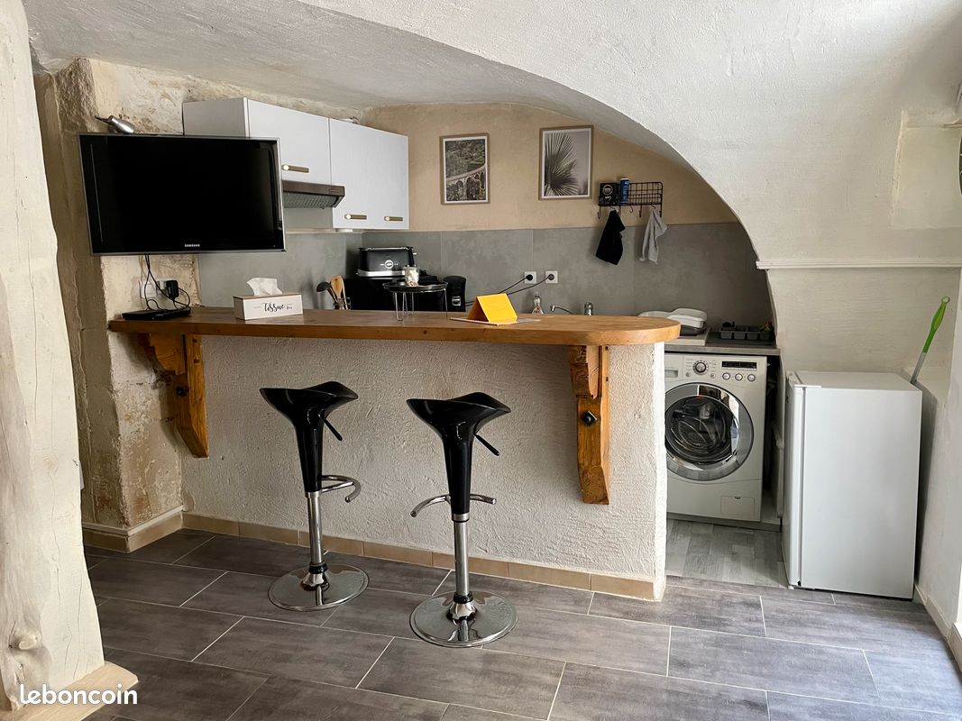 Studio meublé 35 m² – Hyper centre d'Aramon – Charges comprises (image 2)