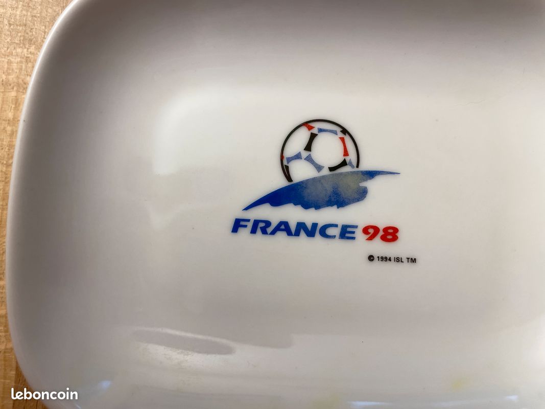 Cendrier Officiel Coupe Du Monde France 98 – Footix, Porcelaine Yves Deshoulières Apilco