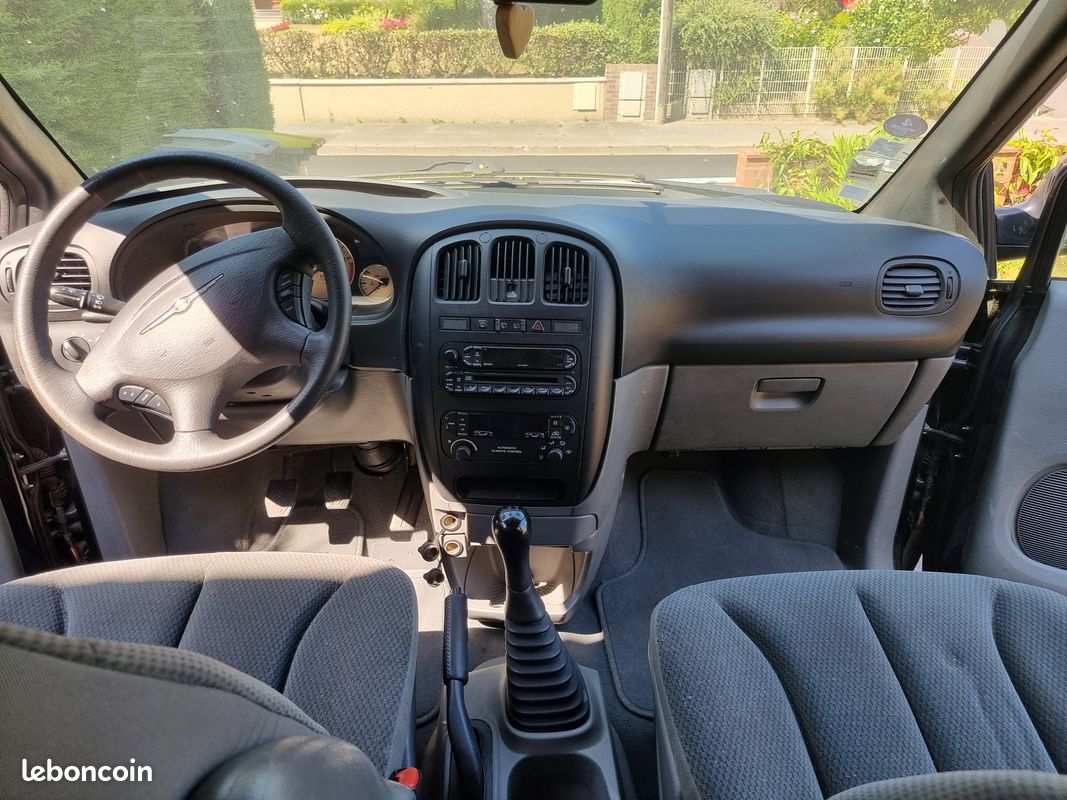 Chrysler voyager iv 2007 192000km ideal famille ou projet van life (image 2)