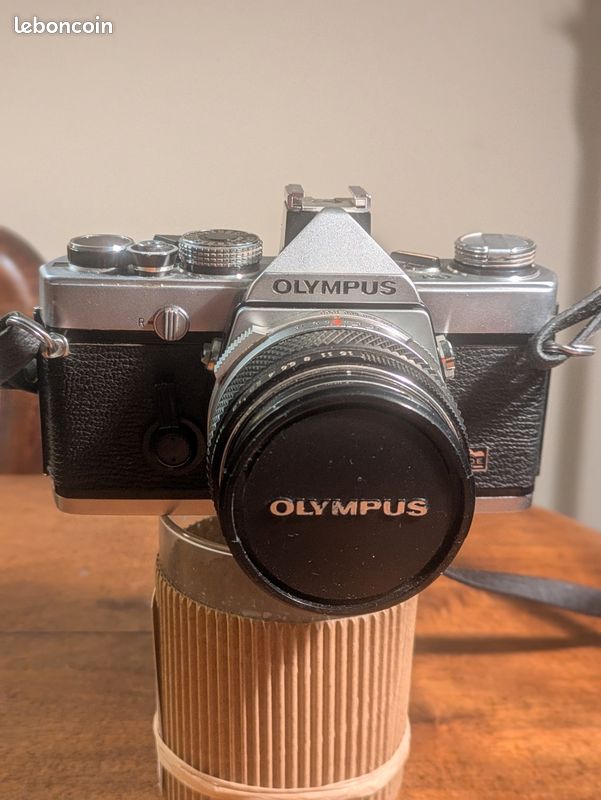 APPAREIL PHOTO REFLEX argentique 35 mm Olympus OM10 + objectif Auto-S