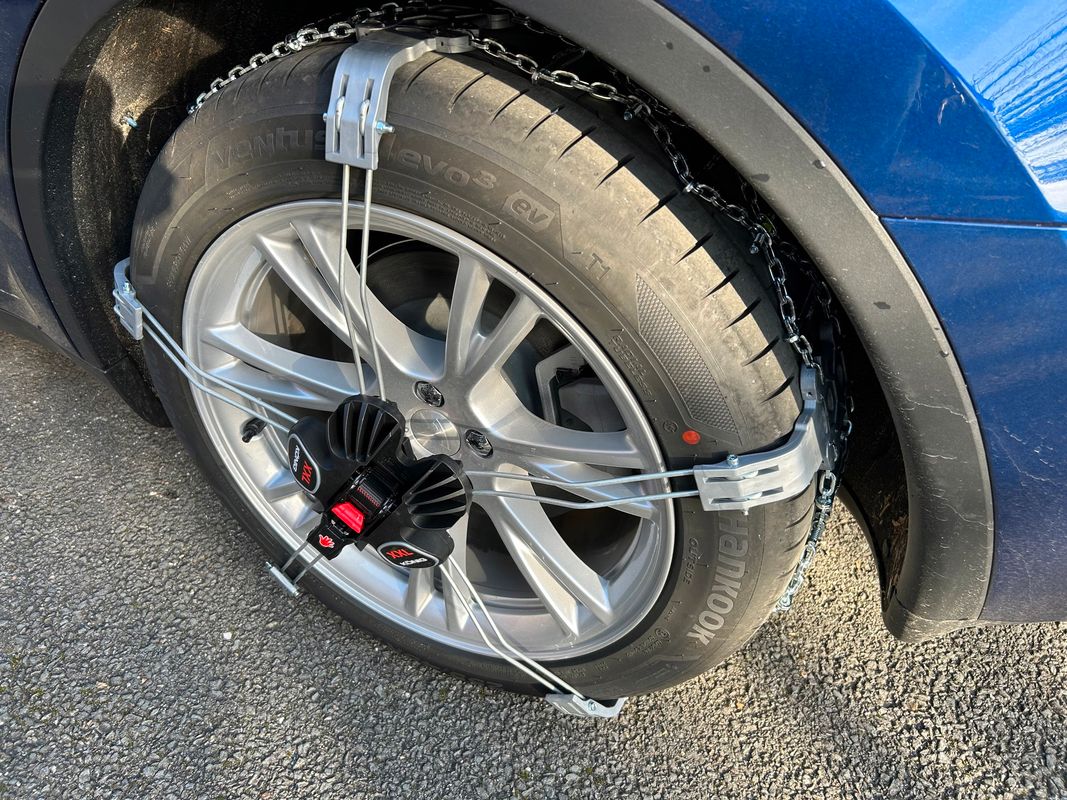 Chaînes à neige à serrage automatique, chaîne de Traction pour pneus pour  Tesla Model Y/ Model 3/ Model X (2 pièces)