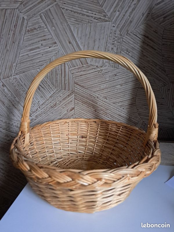 Panier en osier tressé avec anse (image 1)