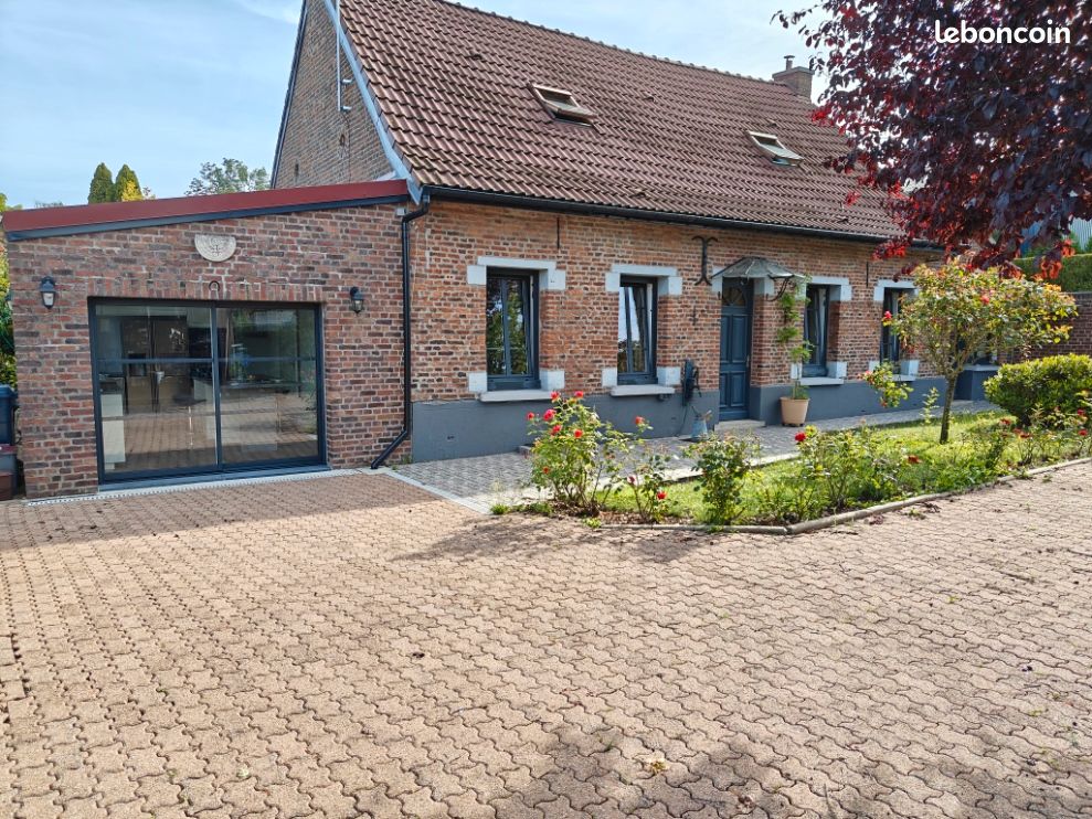 Maison 6 pièces 136 m² · à Sebourg · 136 m² · 359 000 €