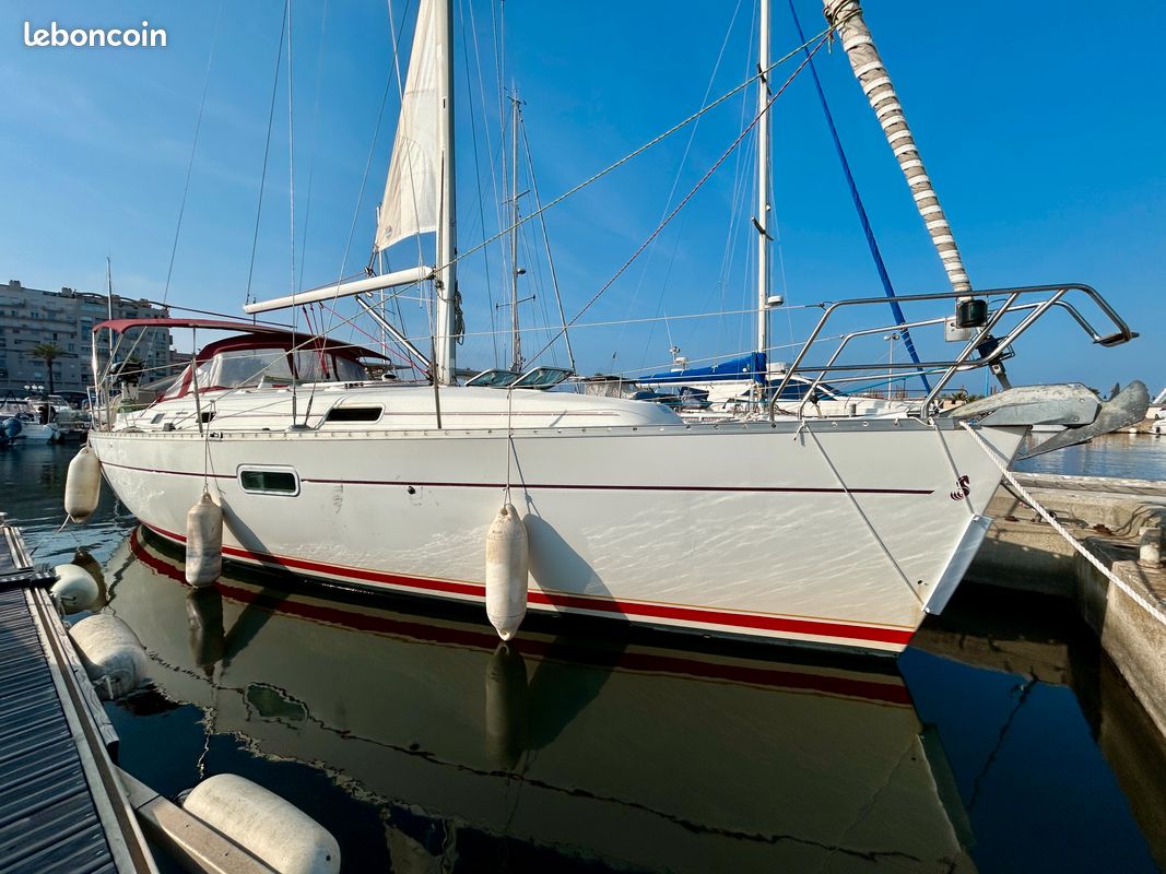 BENETEAU OCEANIS 361 CLIPPER avec place de port (image 1)