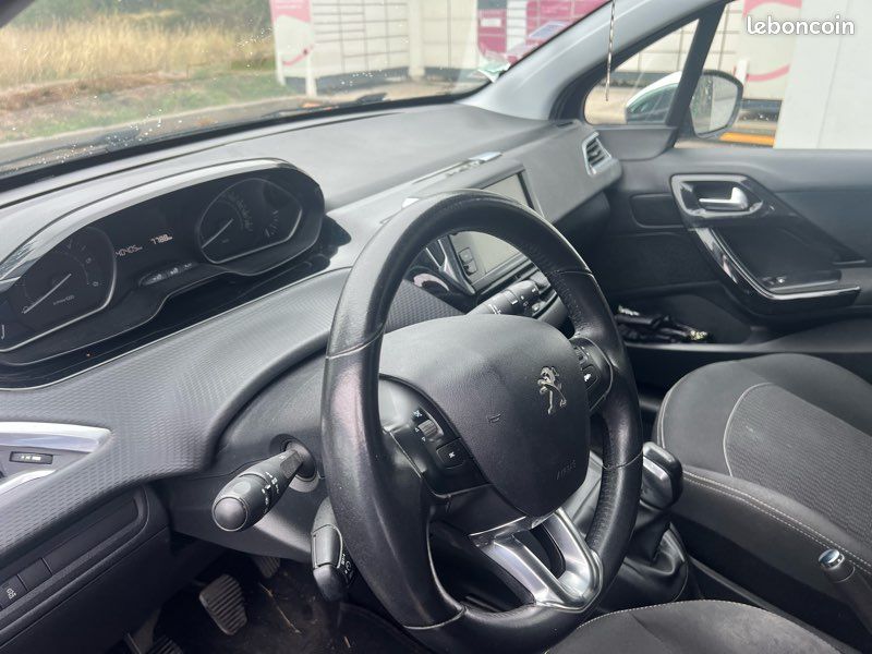 Peugeot 208 (image 3)