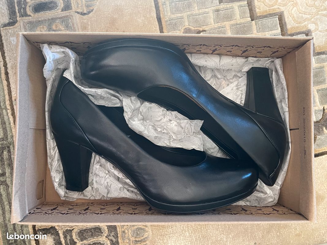 Escarpins Plats Clarks Pour Fille - Taille UK 1.5 (environ Pointure Enfant) - Cuir Marine - Neufs Sans Emballage