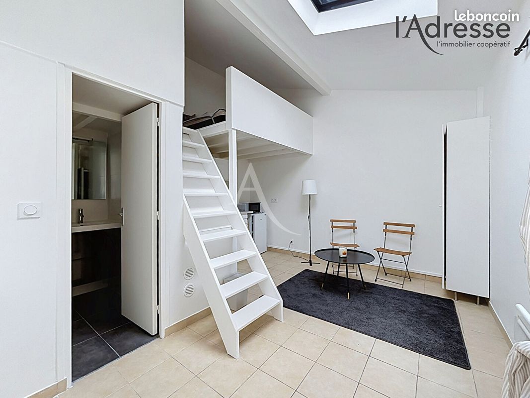 Appartement 1 pièce 15 m² · à Suresnes · 15 m² · 800 €/mois