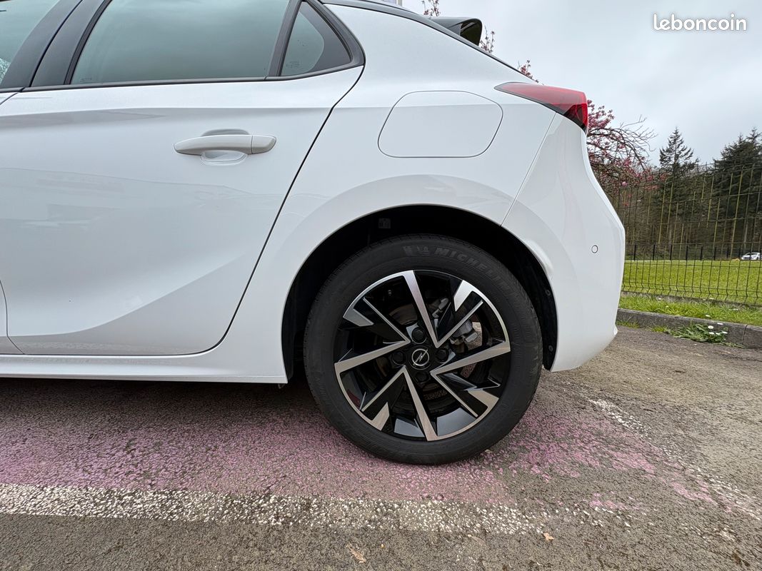 Opel CORSA VI Ph. 2 GS 1.2 Turbo Hybrid 110 e-DCT6 (image 5)