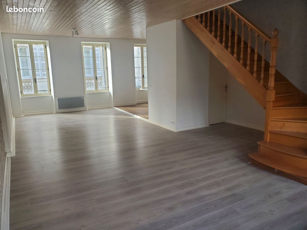 Appartement 6 pièces 210 m² · à Saint-Jean-d'Angély · 210 m² · 228 000 €