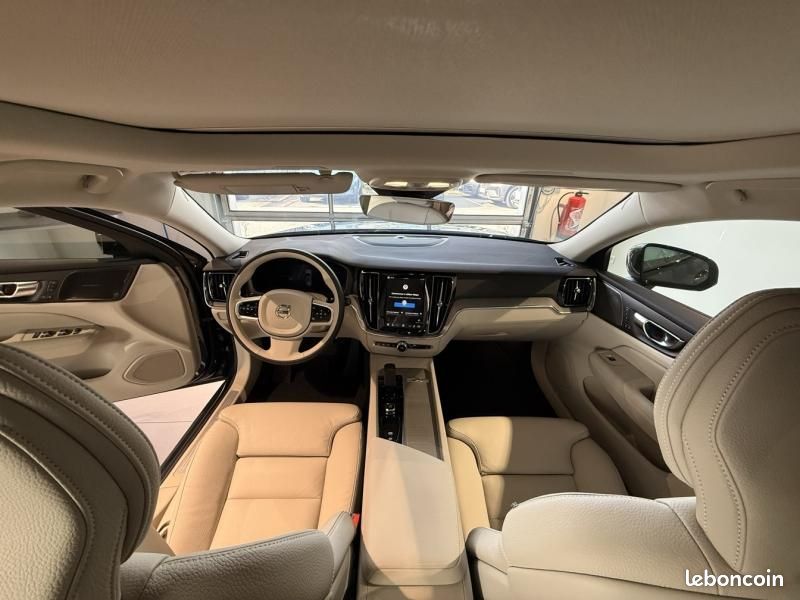 Volvo V60 B4 197ch Plus Style Dark DCT 7 (image 4)
