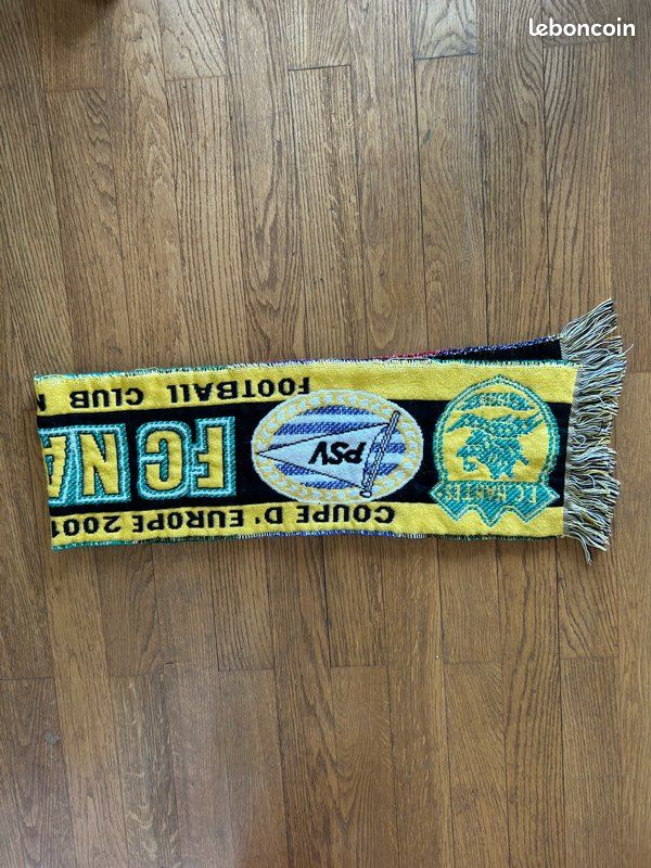 écharpe F.C NANTES Coupe d'Europe 2002 vintage scarf
