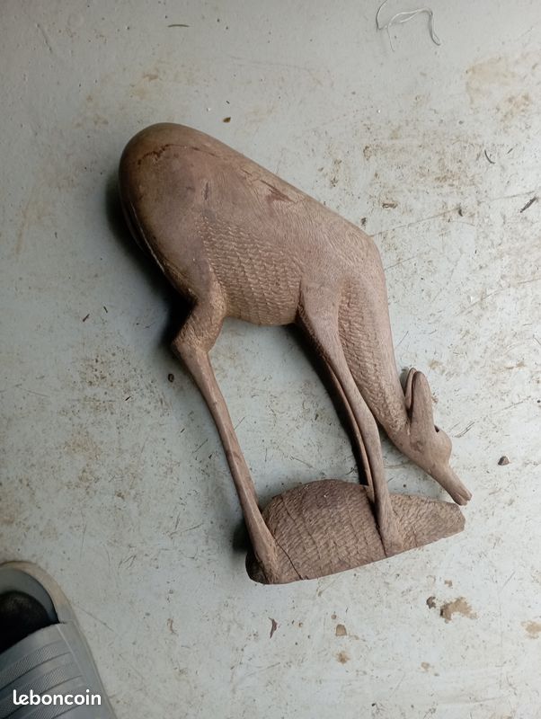 Sculpture biche en bois (image 3)