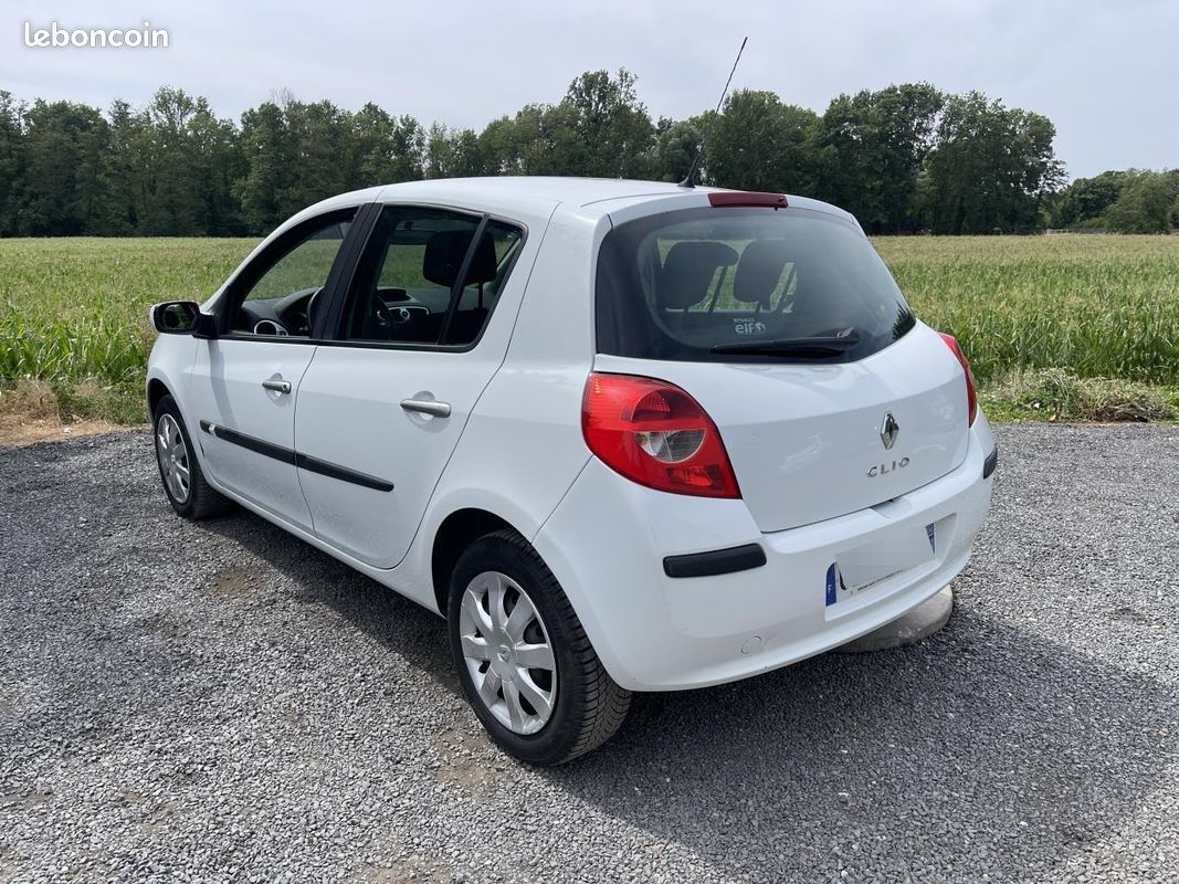 RENAULT CLIO III BERLINE 1.5 dCi 85 CV | PREMIERE MAIN - SORT DE REVISION - KIT DISTRIB FAIT (image 6)