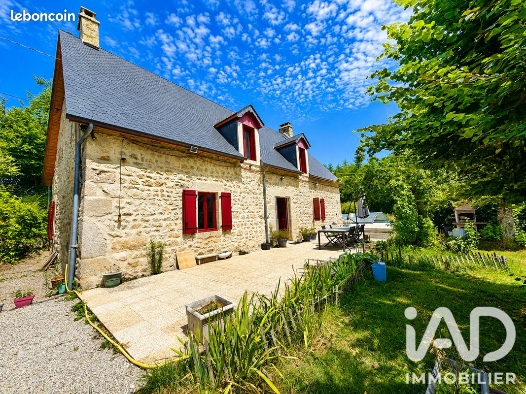 Maison 8 pièces 149 m² · à Saint-Exupéry-les-Roches · 149 m² · 304 000 €