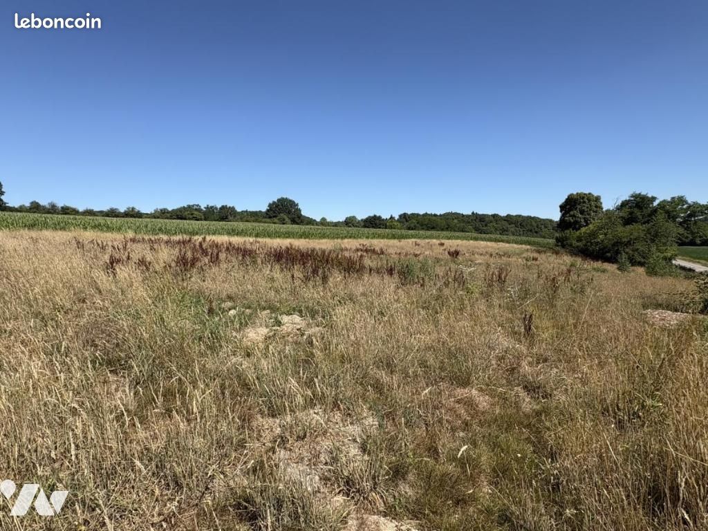Terrain 5751 m² · à Sorans-lès-Breurey · 5 751 m² · 105 000 €