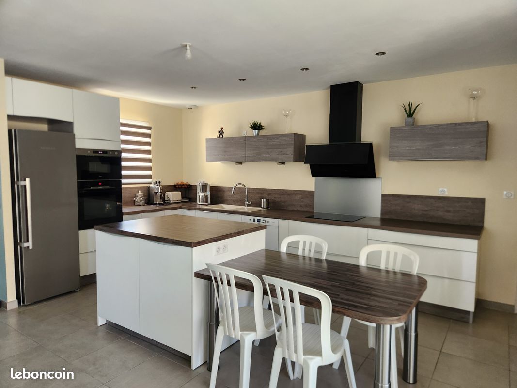 Maison 4 pièces 106 m² · à Sénas · 106 m² · 329 000 €