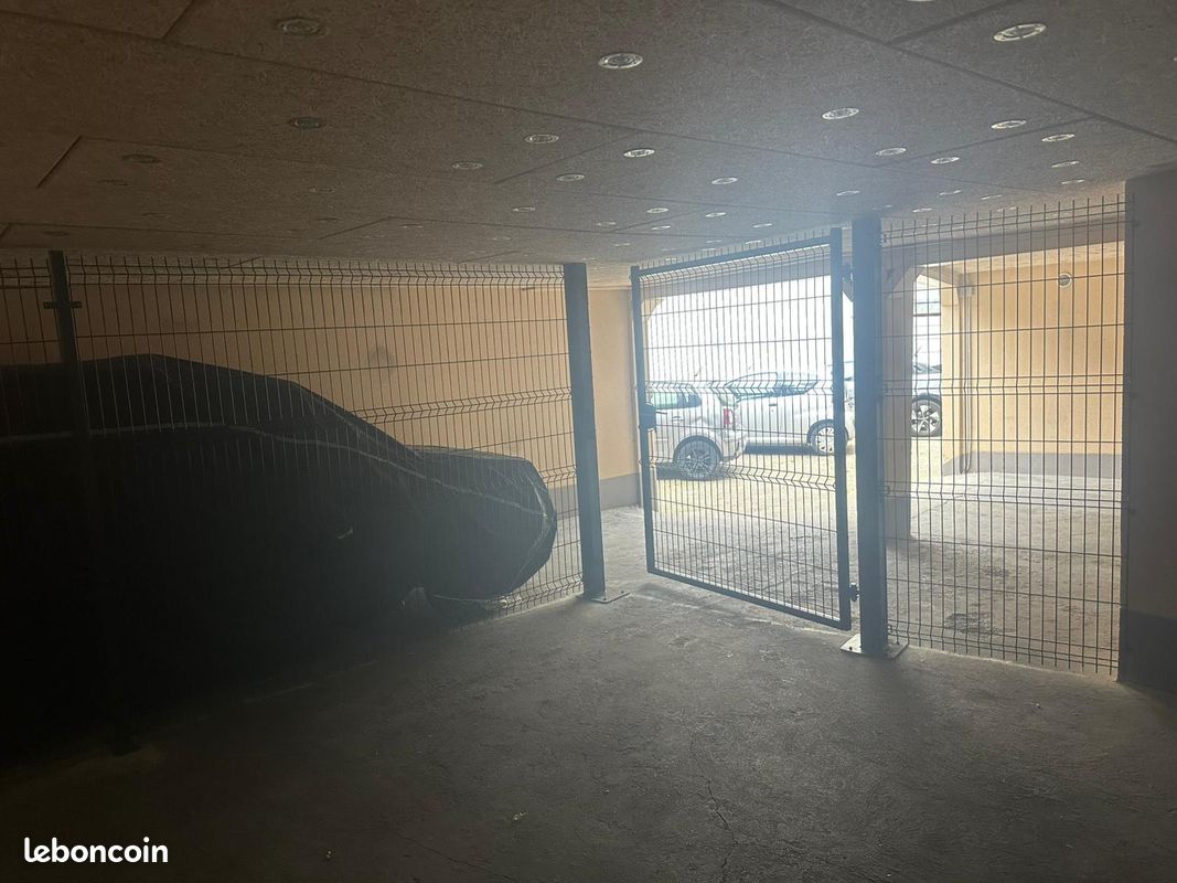 Box19 m2 idéal pour garer petites voitures électriques · à Nogent-sur-Marne · 22 900 €