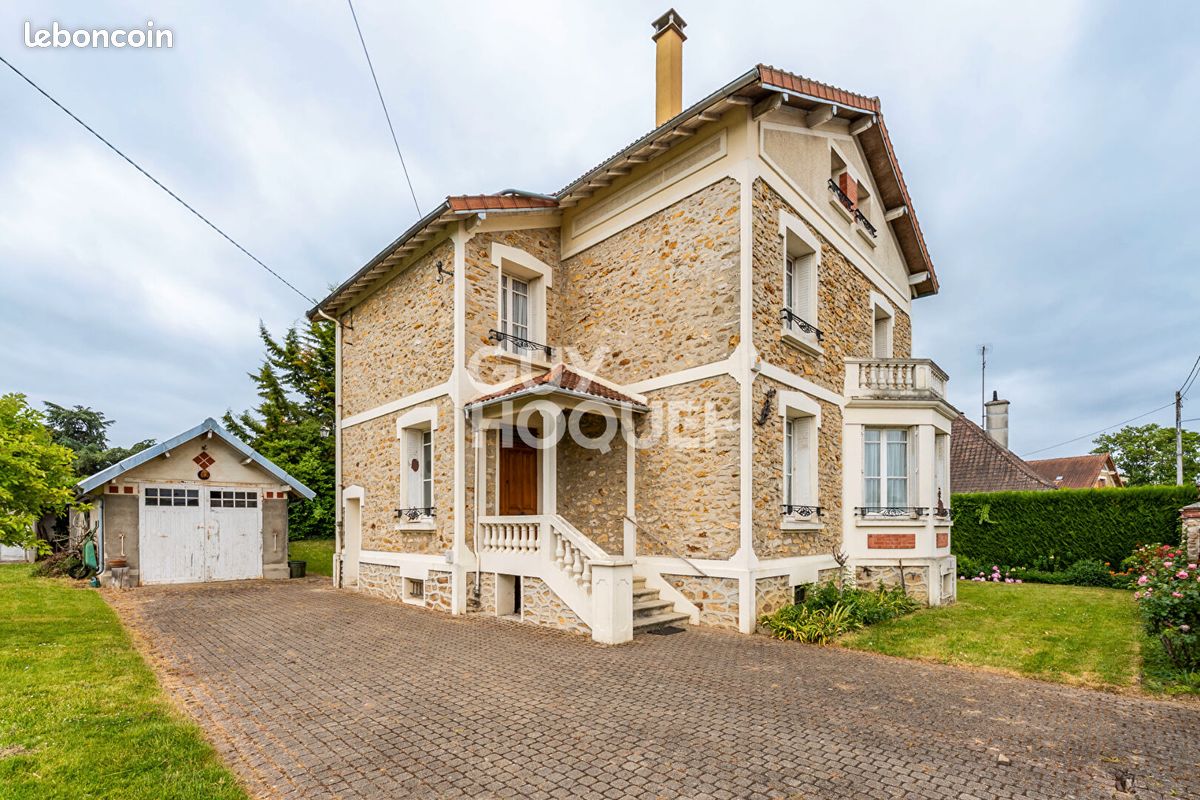 Maison 9 pièces 182 m² · à Gretz-Armainvilliers · 182 m² · 495 000 €