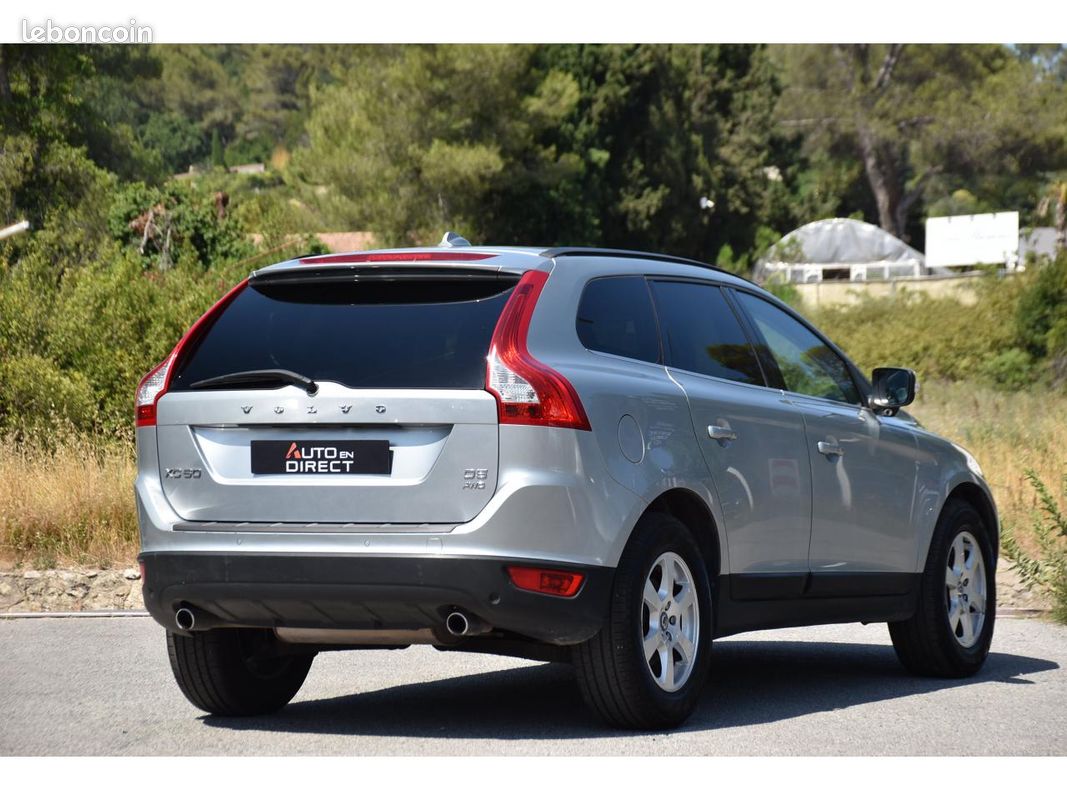 VOLVO XC60 D5 FAP AWD - 205 - BVA Geartronic Momentum (image 2)