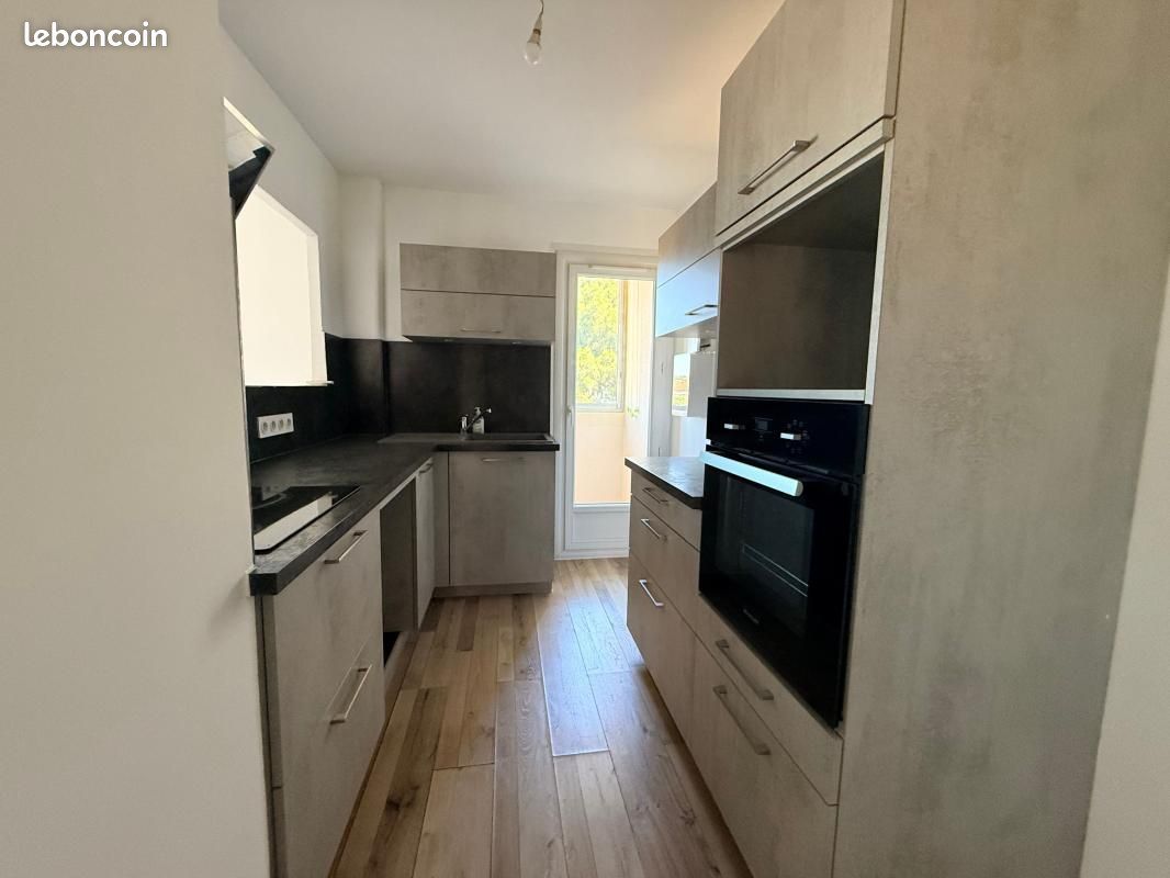 Appartement 3 pièces 57 m² · à La Seyne-sur-Mer · 57 m² · 990 €