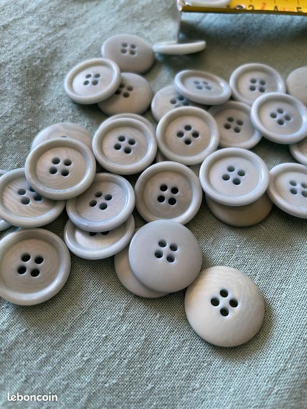 Lot de 30 boutons (image 1)