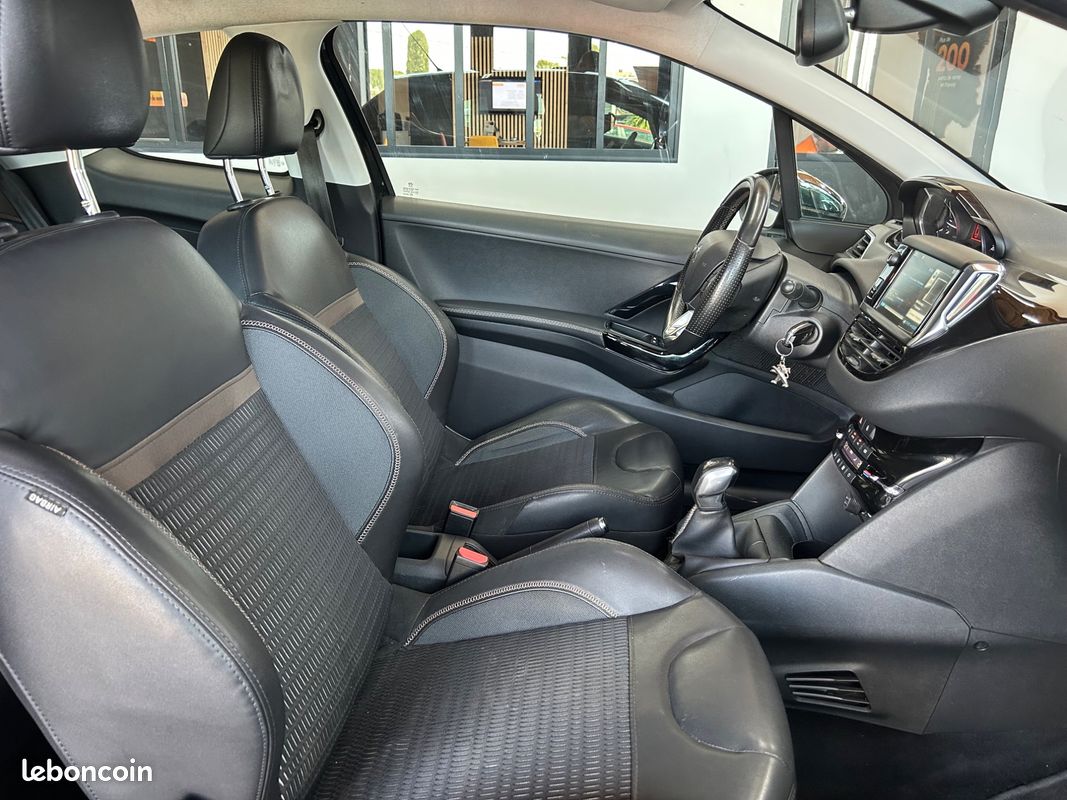PEUGEOT 208 GENERATION-I 1.6 VTI 120 Ch ALLURE (image 14)