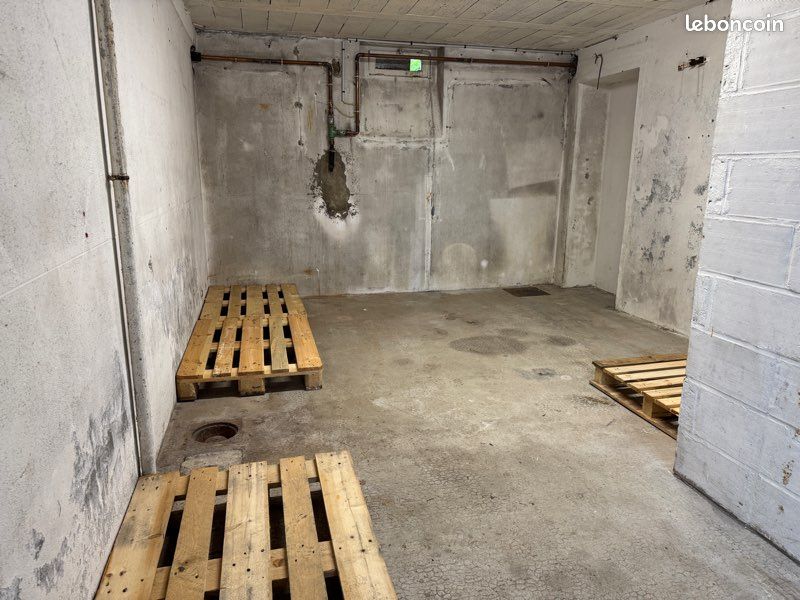 Cave sécurisée 20 m² - stockage meubles et matériel - Messei · 130 €
