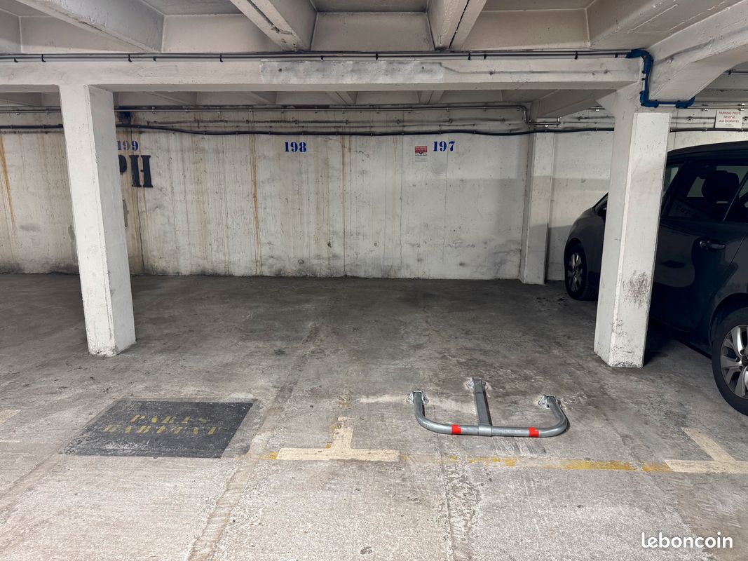Vend parking auto ou moto Métro Glacière · à Paris · 17 000 €