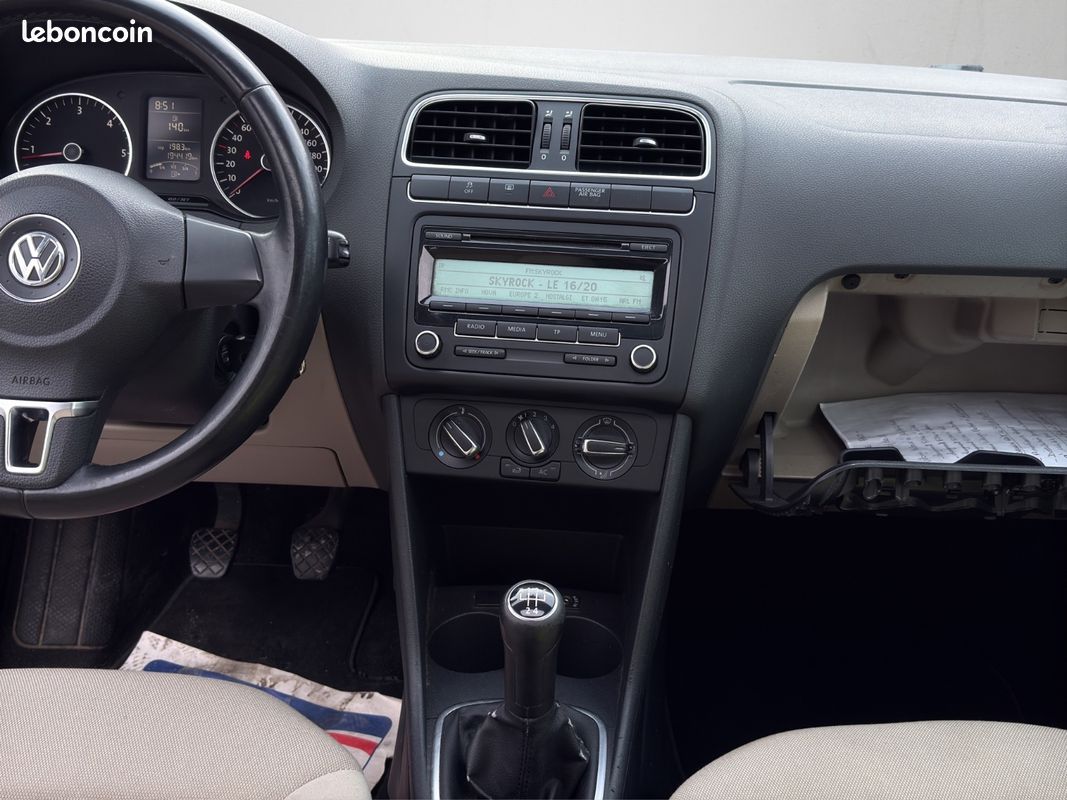 VOLKSWAGEN POLO 1.6 TDI 90 CR FAP Confortline (image 14)