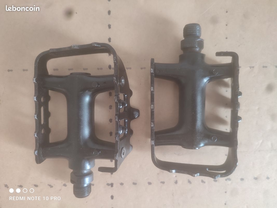 2 ANCIENNES PEDALES De Vélo À Visser L 0611 VP 213 EUR 19,90 - FR