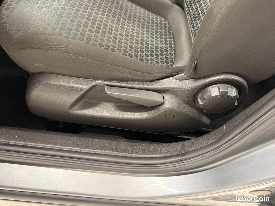 Opel corsa 1.2 essence 69 cv enjoy (image 21)