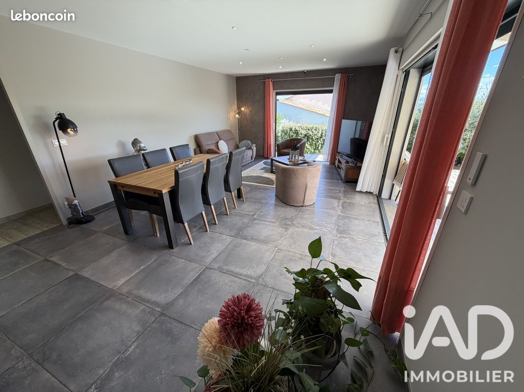 Maison 3 pièces 82 m² · à Sainte-Tulle · 82 m² · 335 000 €
