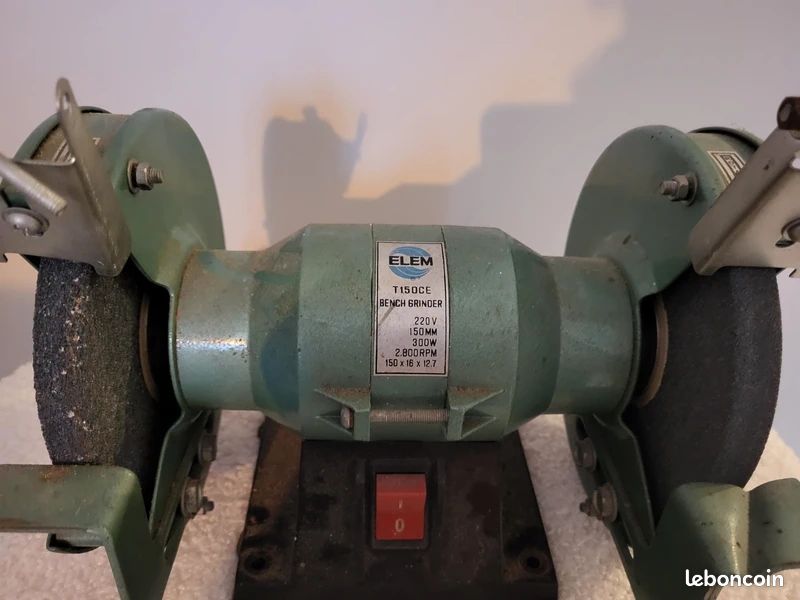 Touret à meuler ELEM T150CE 300W – meules 150 mm – très bon état (image 2)
