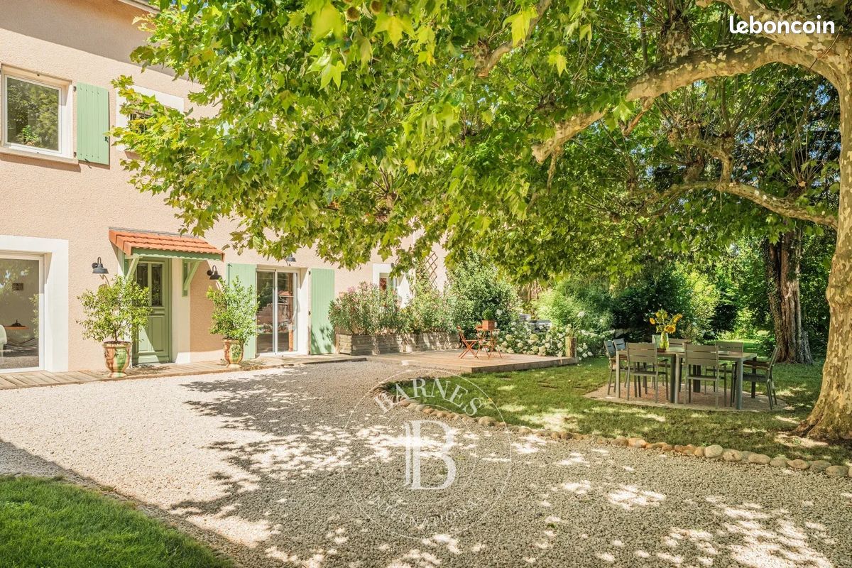 Maison 7 pièces 243 m² · à Malissard · 243 m² · 945 000 €