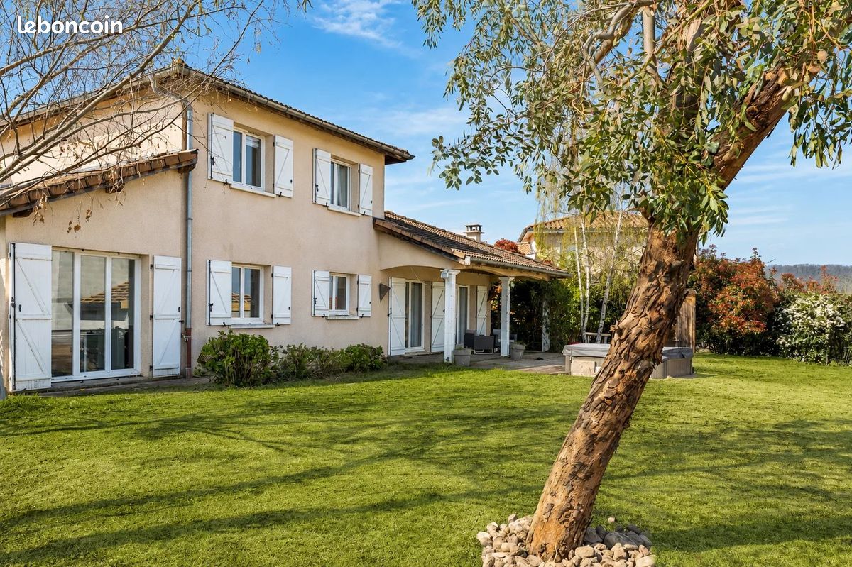 Maison 7 pièces 145 m² · à Lentilly · 145 m² · 590 000 €