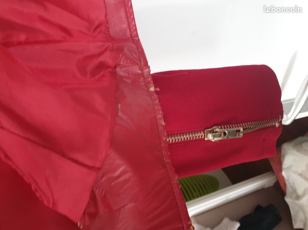Blouson zippé rouge (image 2)