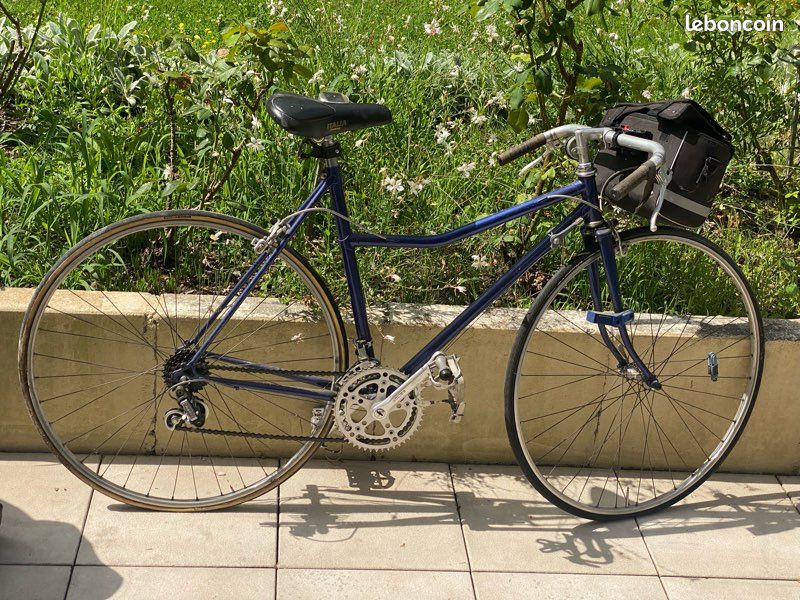 Vieux vélo femme Vélos