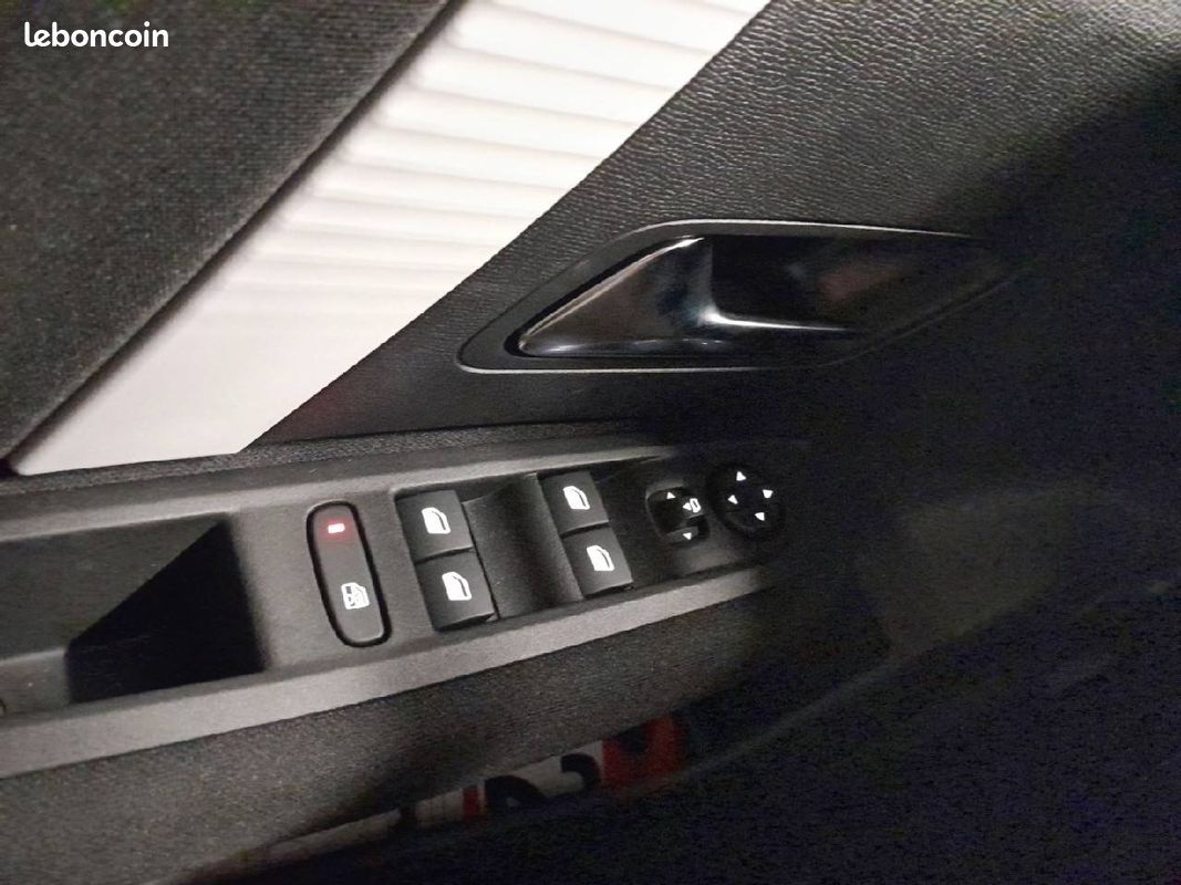 CITROEN C4 PureTech 130 EAT8 Plus (image 13)