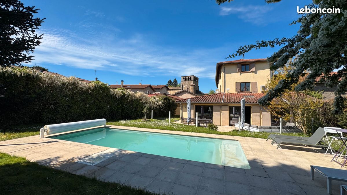 Maison 9 pièces 250 m² · à Montanay · 250 m² · 980 000 €