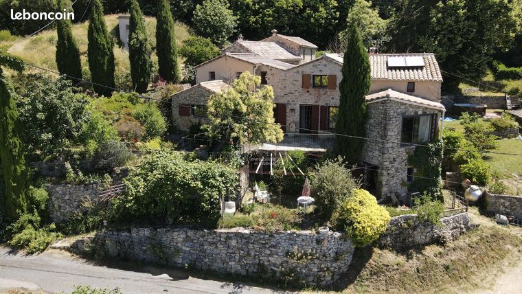 Propriété 10 pièces 213 m²