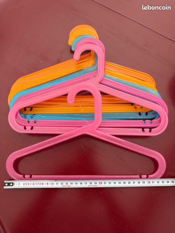 Lot de 9 cintres enfants de 34cm (image 1)