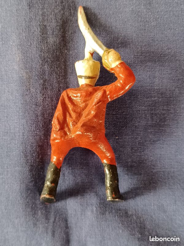 QUIRALU - RARE Moto Gendarmerie ou Chasseur + Soldat EUR 10,00 - FR