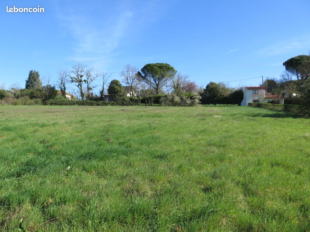 Terrain 930m² · à Verfeil · 118 000 €