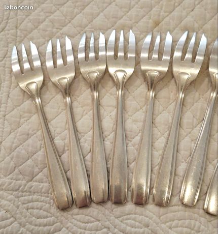 12 fourchettes à gateaux en métal argenté orfèvre E B modèle marly louis XV