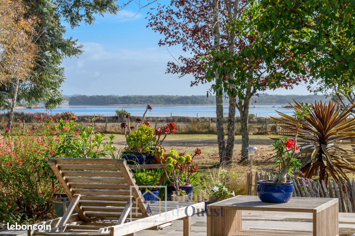 Maison 9 pièces 230 m² · à Locoal-Mendon · 230 m² · 1 560 000 €