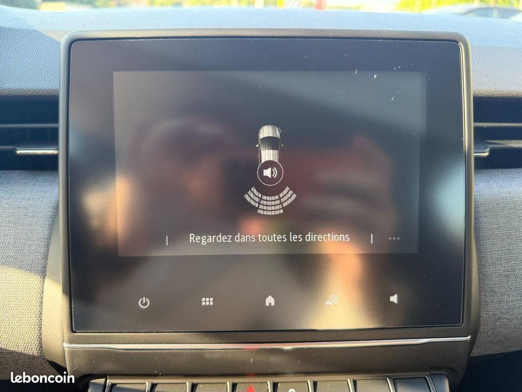 RENAULT Clio E-Tech full hybrid 145 Evolution (image 16)