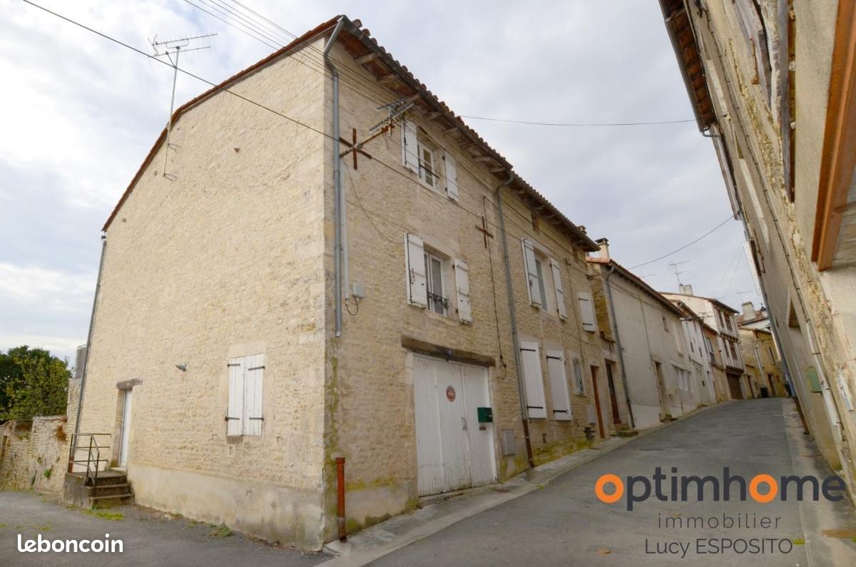Maison 3 pièces 82 m² · à Ruffec · 82 m² · 67 000 €